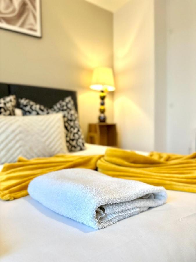 Koala & Tree - Modern 1 Bed Apartment For 4 Guests In The Heart Of Cambridge - Short Lets & Serviced Accommodation Exterior photo